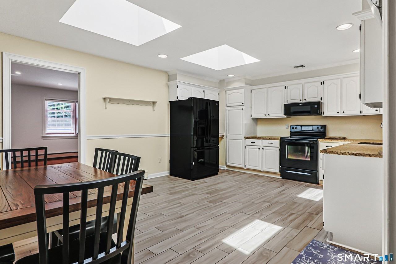 8 Woodchuck Ct - Photo 2 of 19