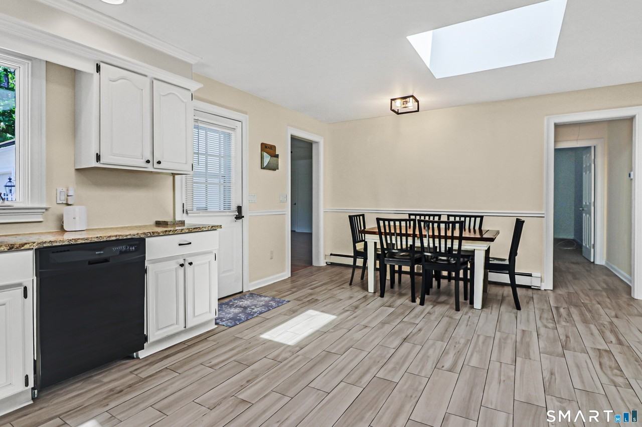 8 Woodchuck Ct - Photo 5 of 19