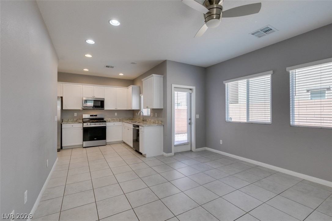1835 Lincoln Rd - Photo 5 of 33