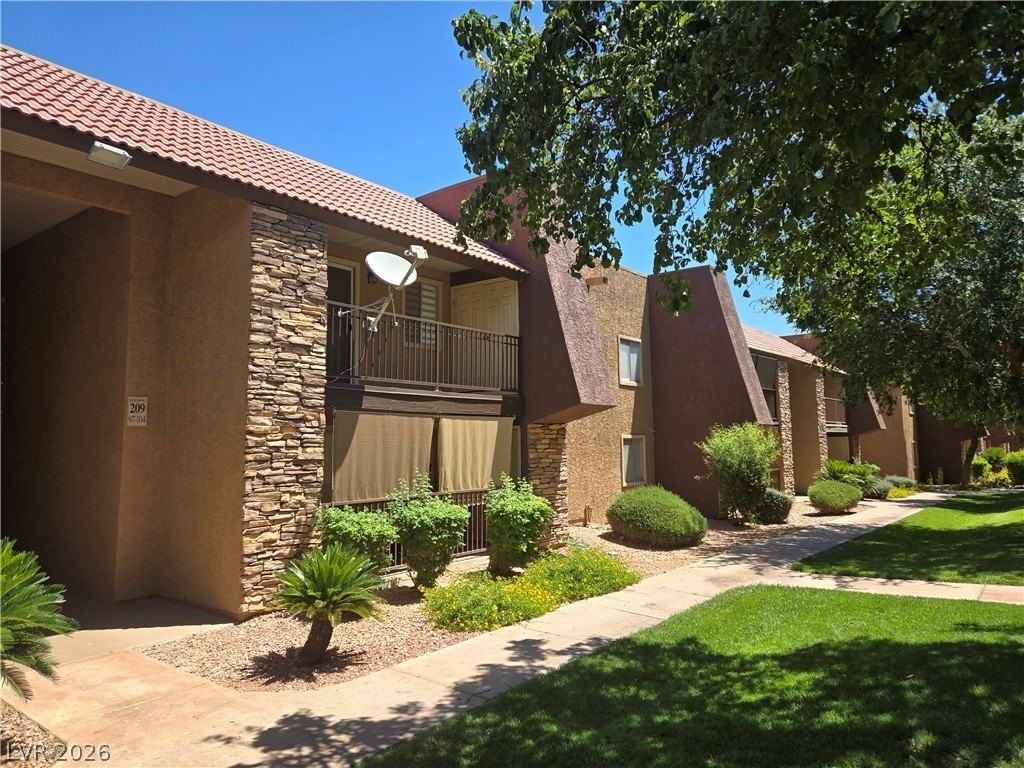 5081 River Glen Dr #104