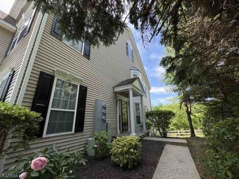26 Cannon Ct - Photo 3 of 13