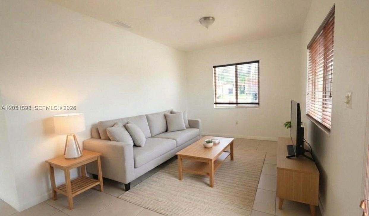 3431 Sw 14th St #3433 - Photo 3 of 14