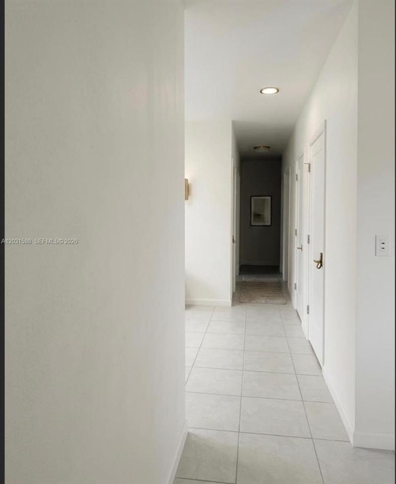 3431 Sw 14th St #3433 - Photo 4 of 14