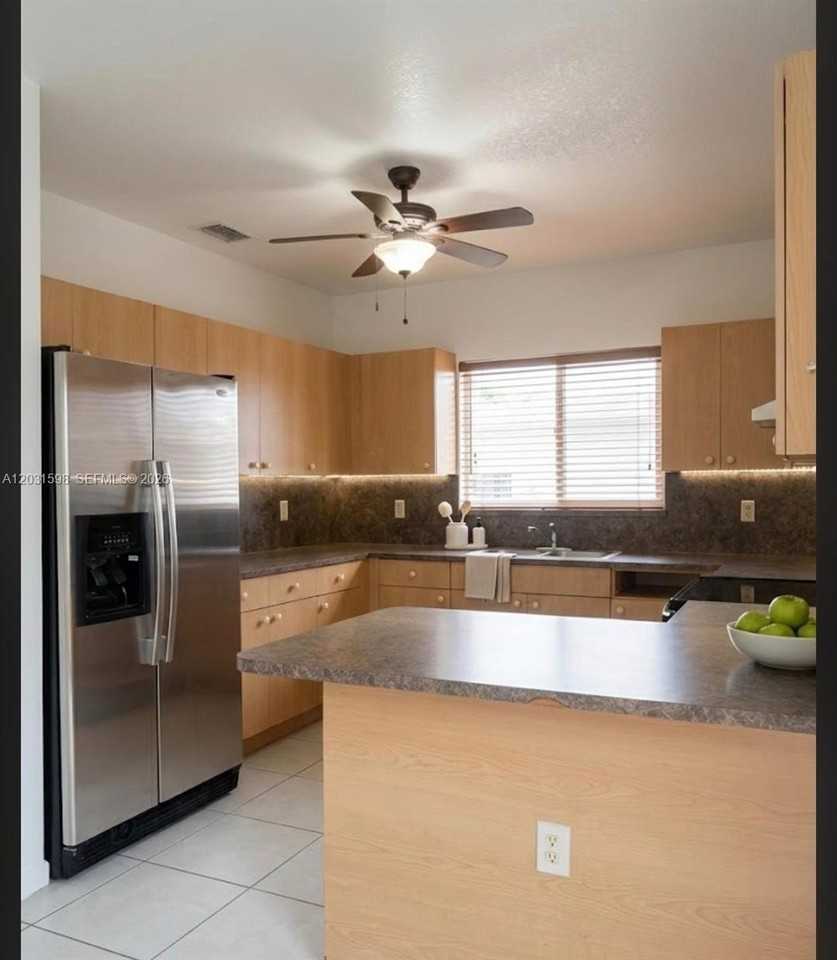 3431 Sw 14th St #3433 - Photo 6 of 14