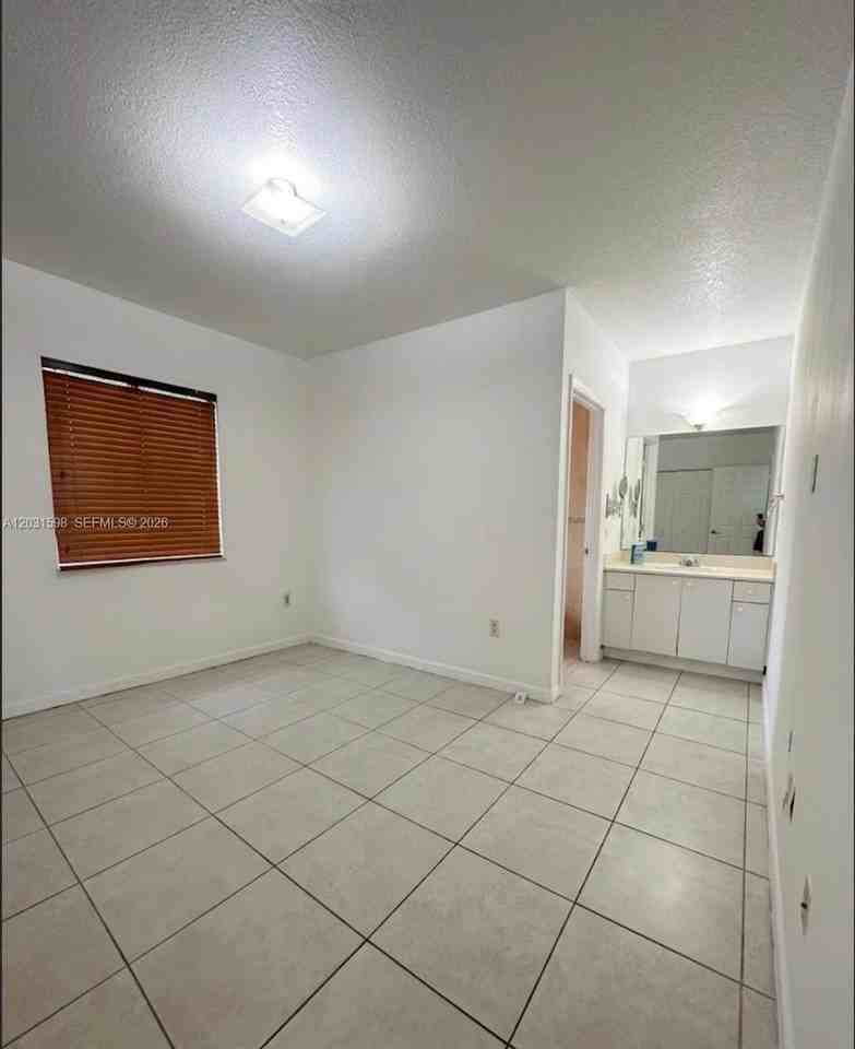 3431 Sw 14th St #3433 - Photo 7 of 14