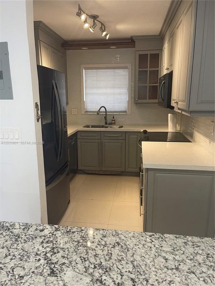 7505 Sw 82nd St #212 - Photo 4 of 32