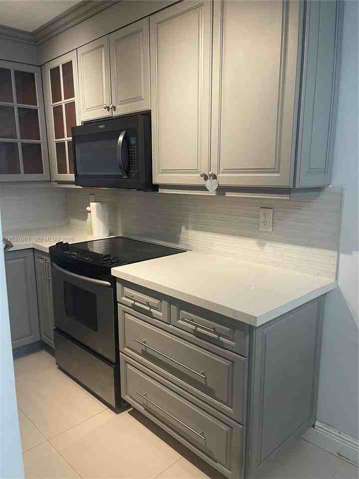 7505 Sw 82nd St #212 - Photo 5 of 32