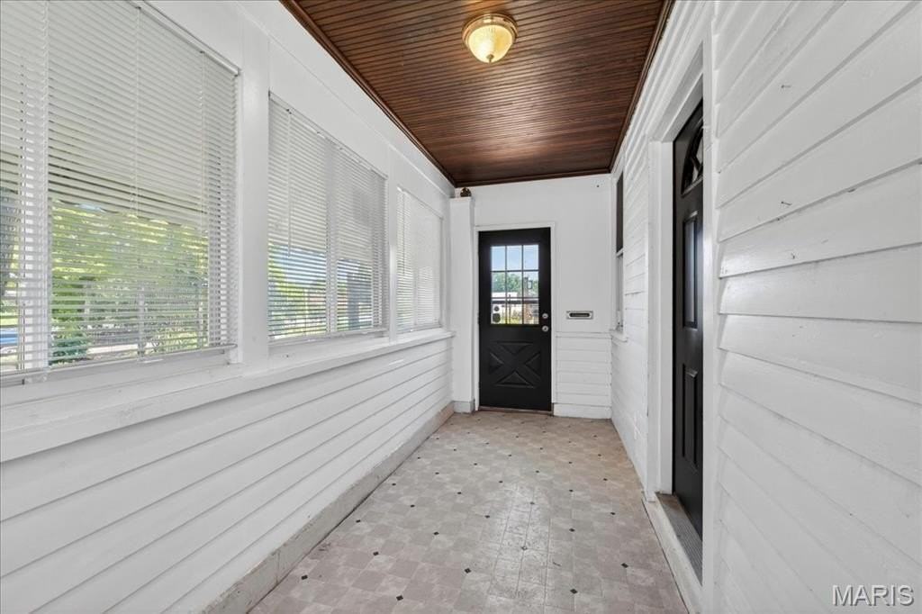 6118 Vermont Ave - Photo 4 of 20