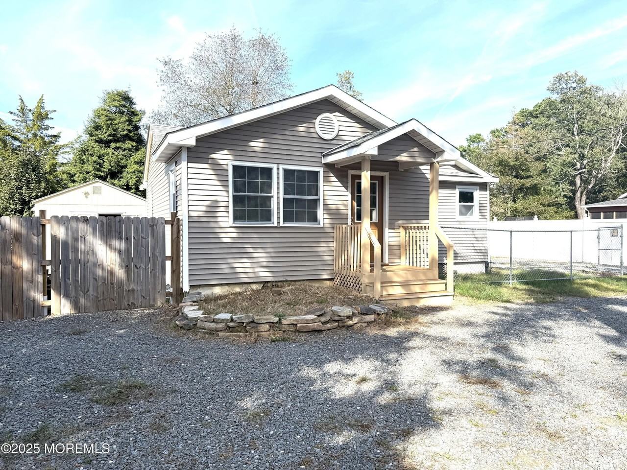 410 Bay Way - Photo 2 of 13