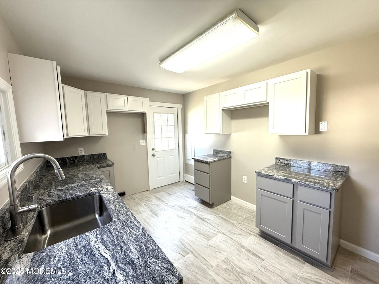 410 Bay Way - Photo 5 of 13