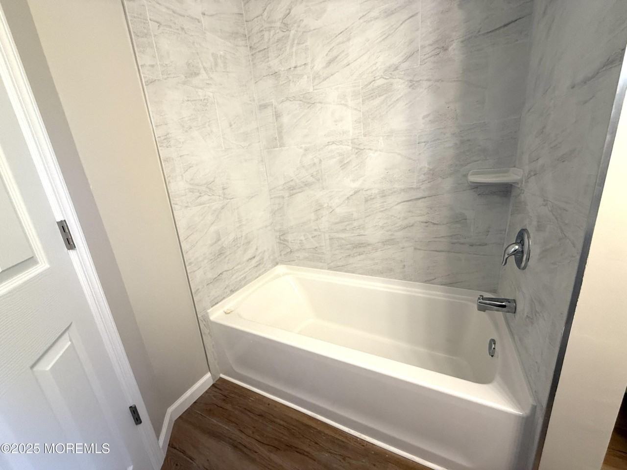 410 Bay Way - Photo 7 of 13