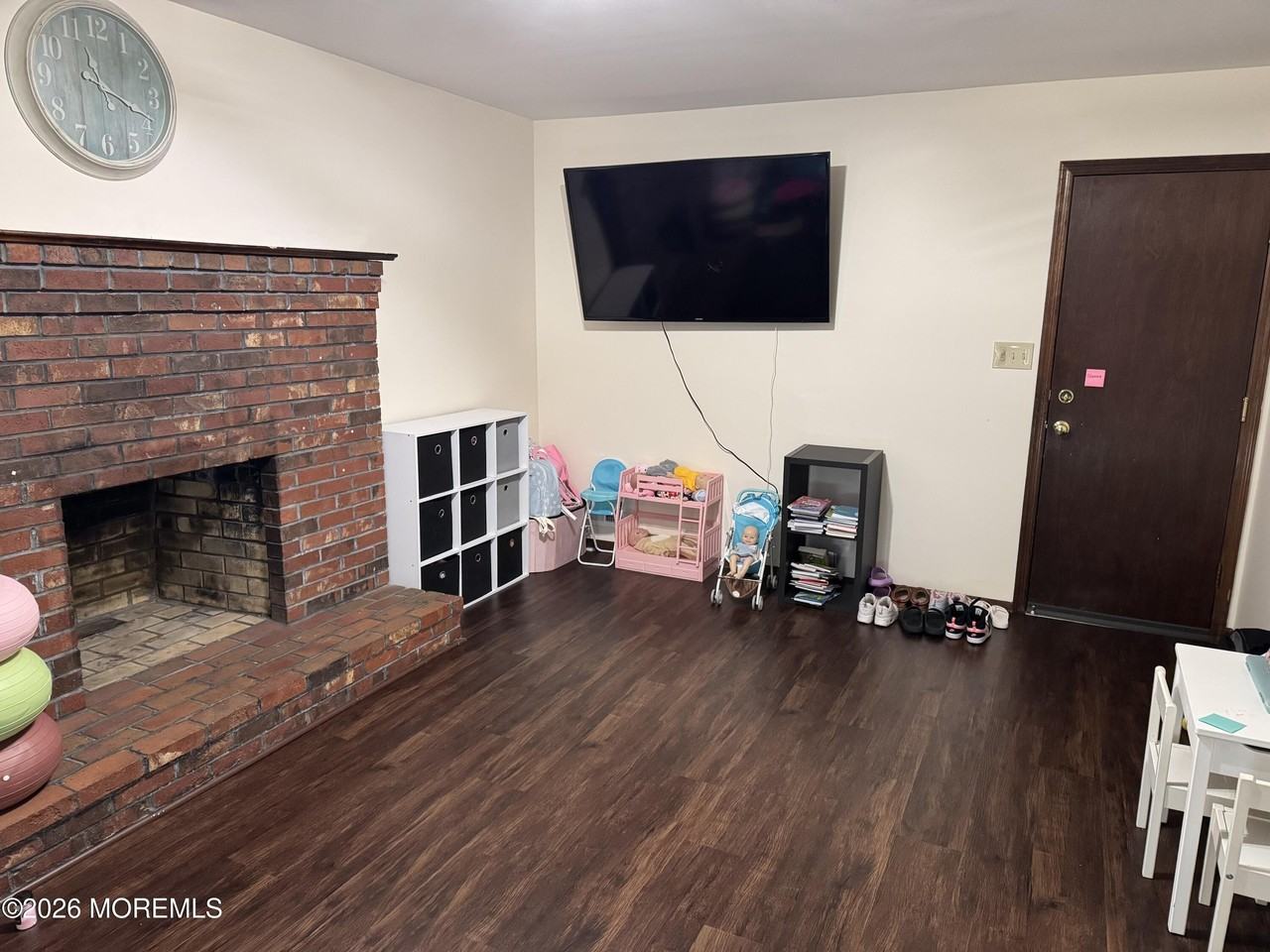 425 Main St - Photo 6 of 20