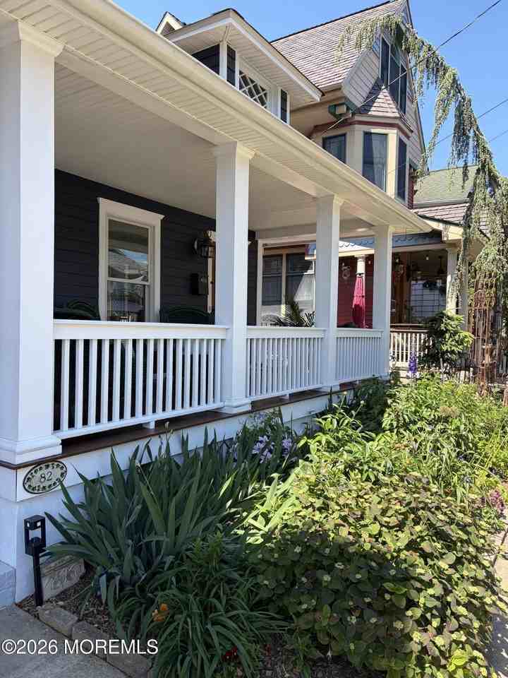 82 Abbott Ave - Photo 3 of 29