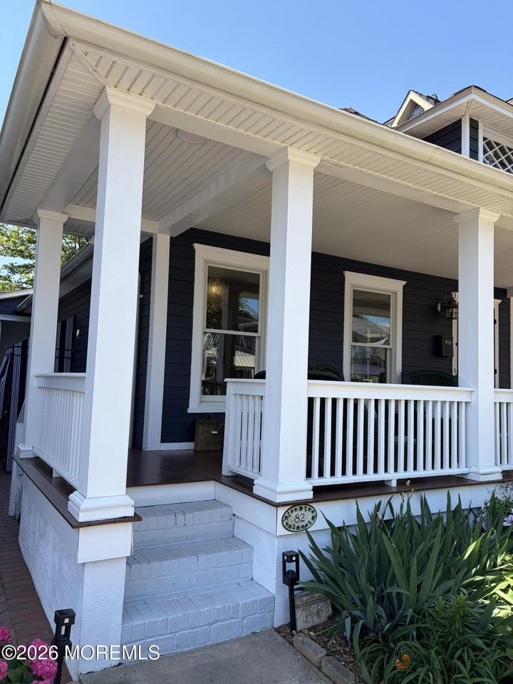 82 Abbott Ave - Photo 4 of 29