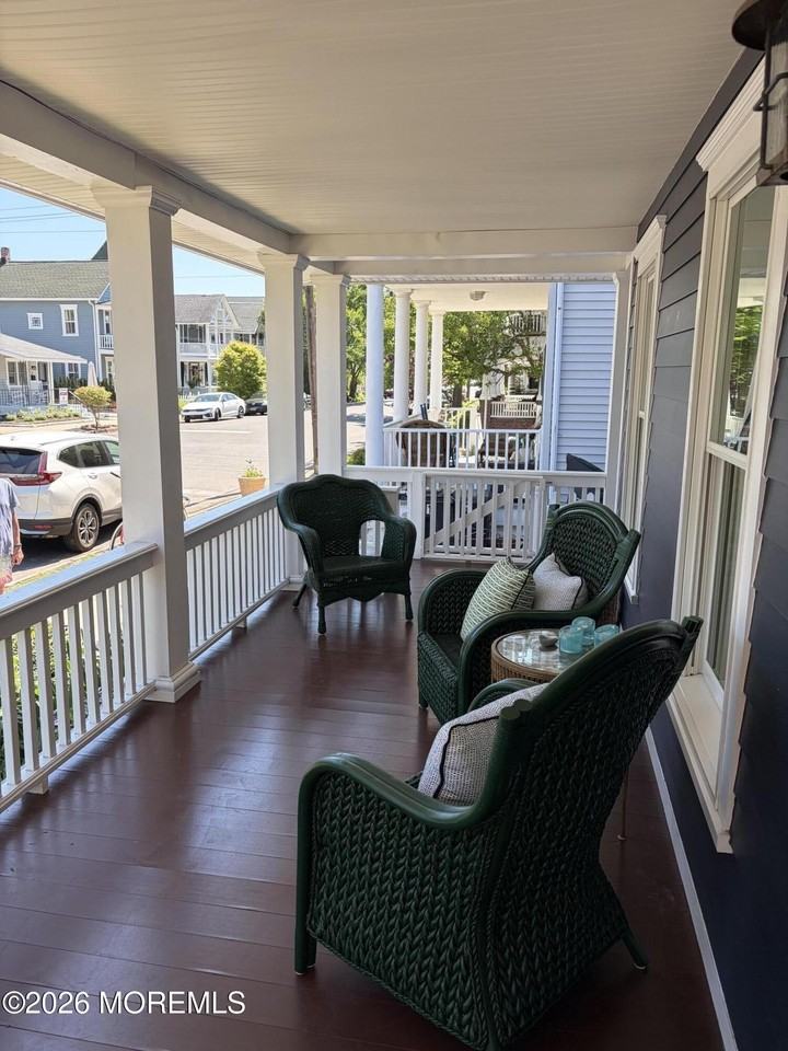 82 Abbott Ave - Photo 5 of 29