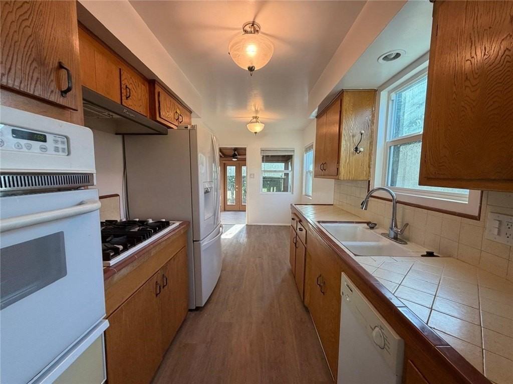 5937 Sultana Ave - Photo 5 of 20
