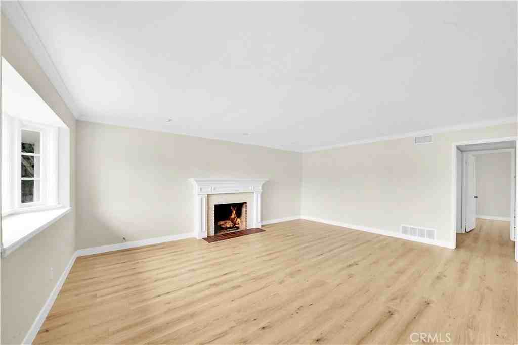 406 Jasmine Ave - Photo 7 of 30