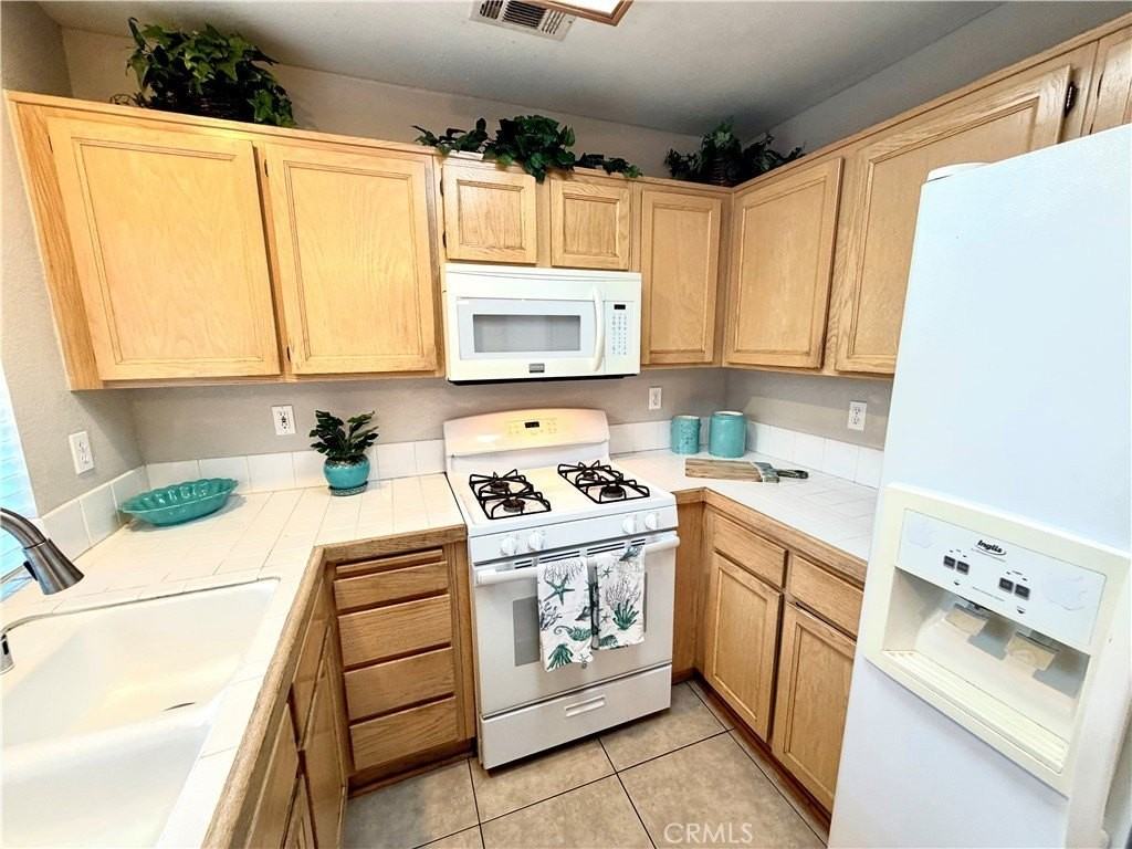 11512 Stonecrest Dr - Photo 4 of 47