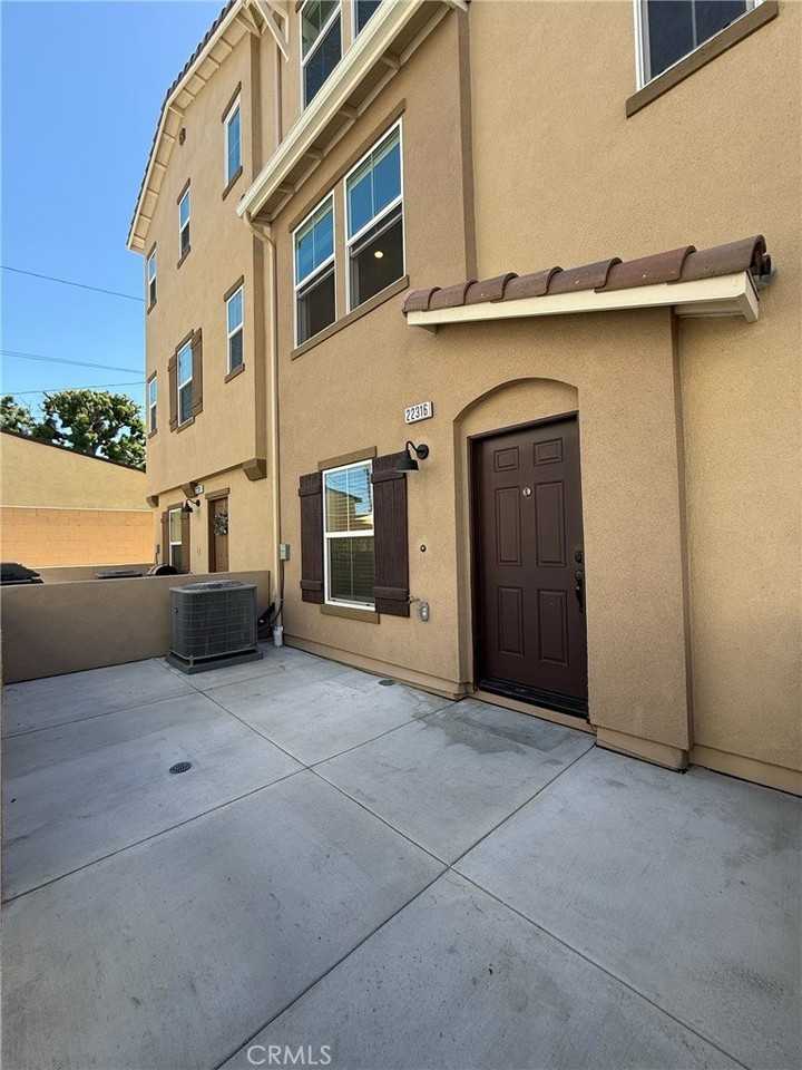 22316 Spanish Oak Ct - Photo 2 of 31