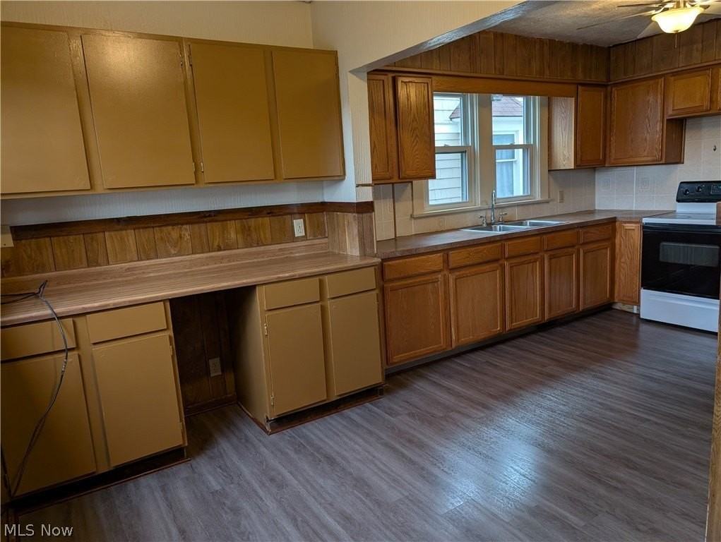 564 Carroll St - Photo 3 of 37