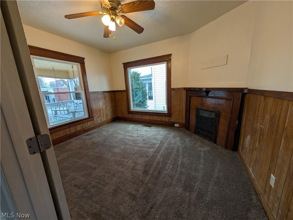 564 Carroll St - Photo 5 of 37
