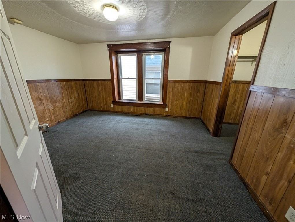 564 Carroll St - Photo 6 of 37