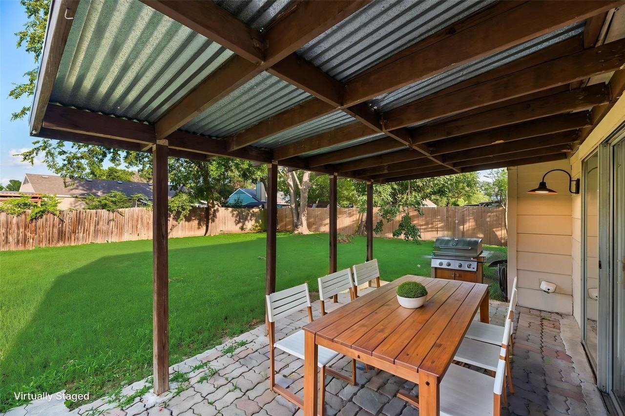 7204 Shadow Bend Dr - Photo 2 of 32