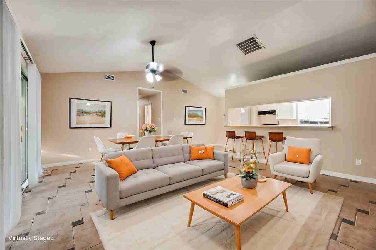 7204 Shadow Bend Dr - Photo 3 of 32