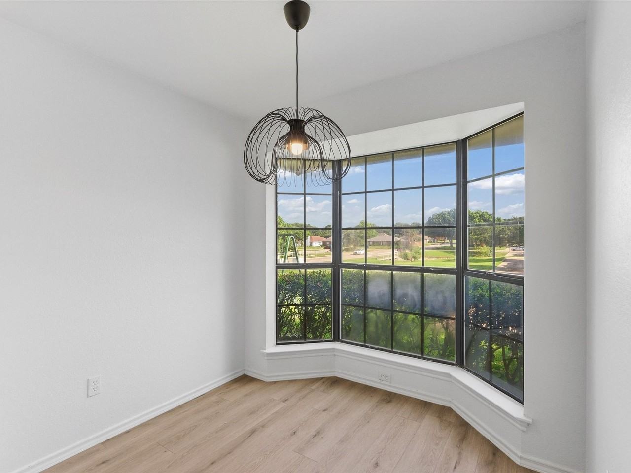 8181 Edgewater Dr - Photo 5 of 23