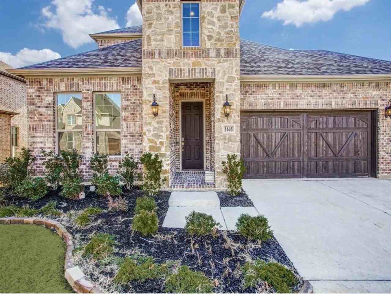 1605 Canals Dr - Photo 2 of 31
