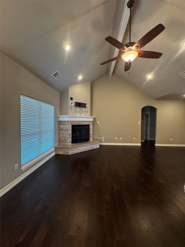 250 Southlake Dr - Photo 4 of 26