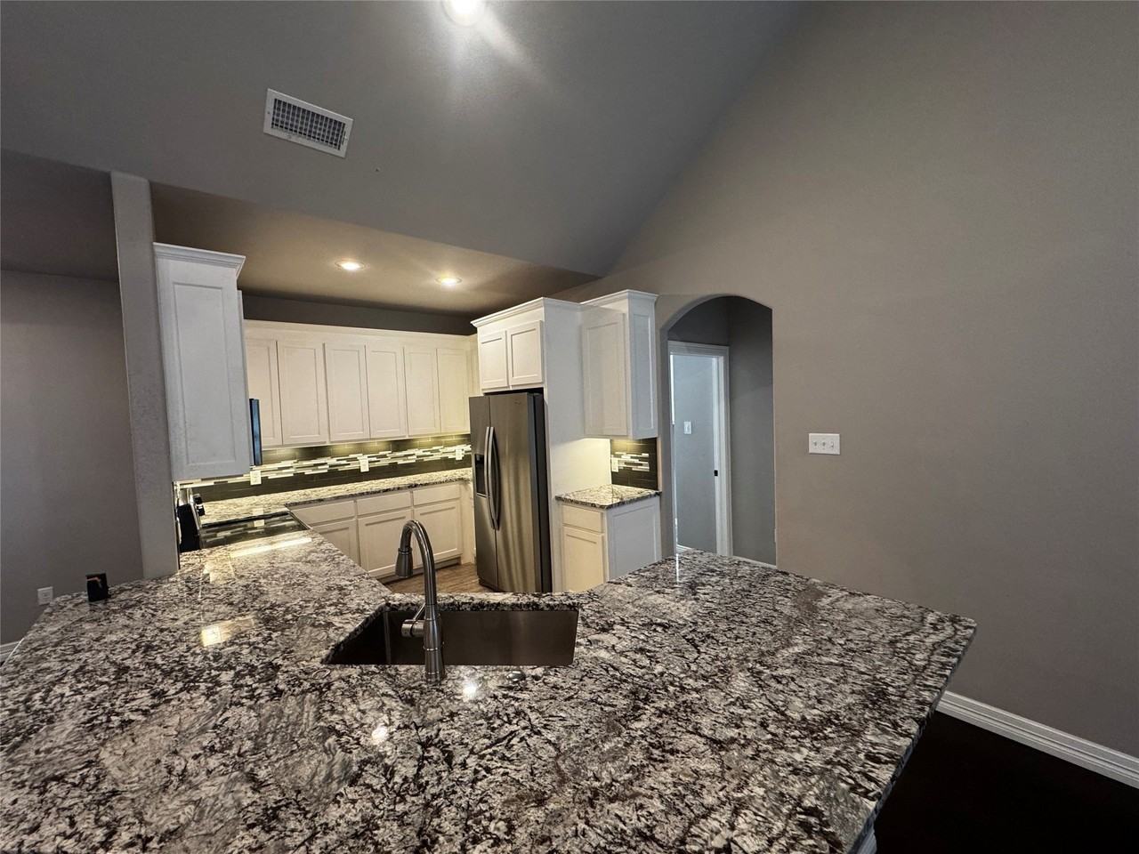 250 Southlake Dr - Photo 6 of 26