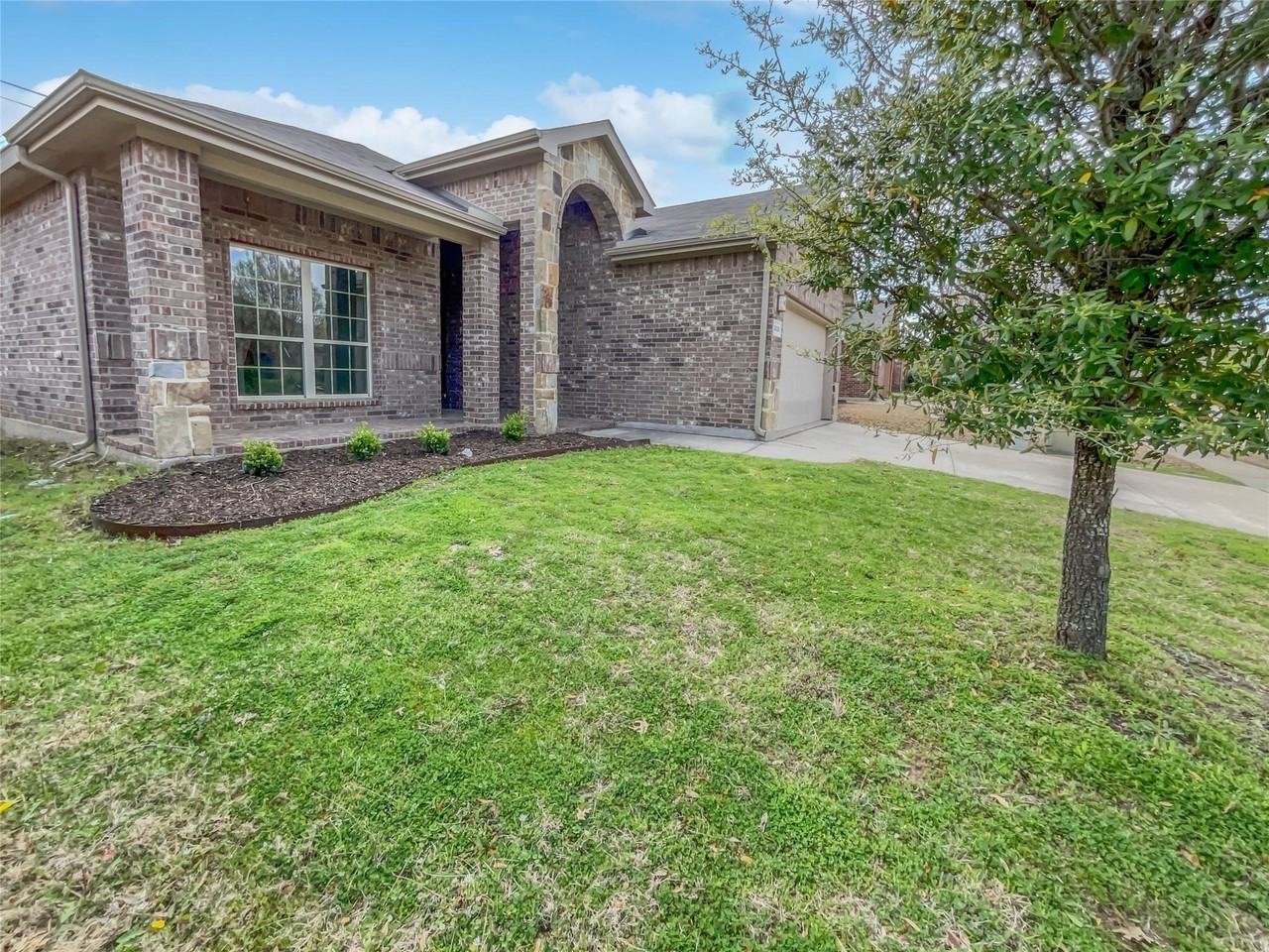 2620 Triangle Leaf Dr - Photo 2 of 18