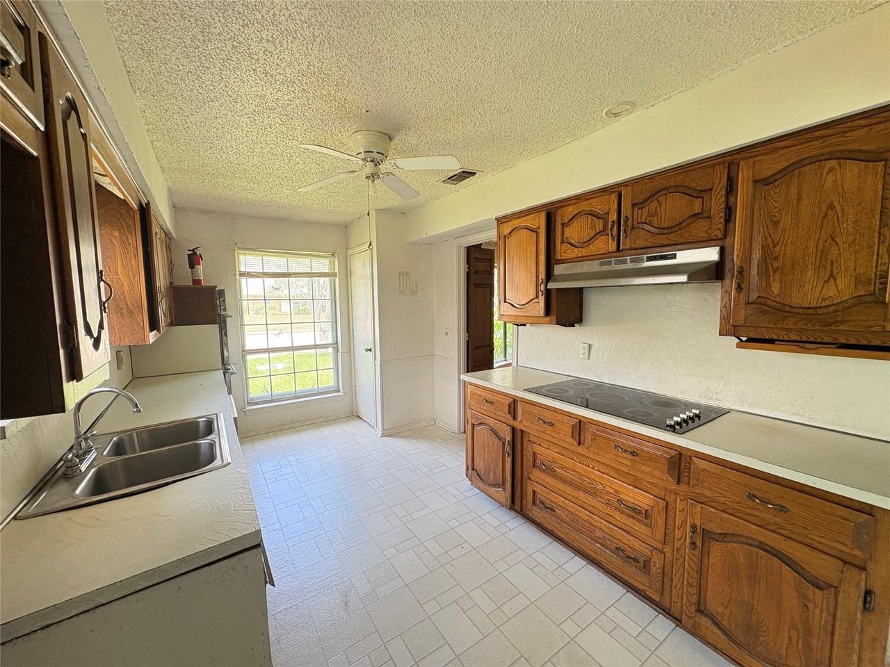 2916 Robin Rd - Photo 3 of 14
