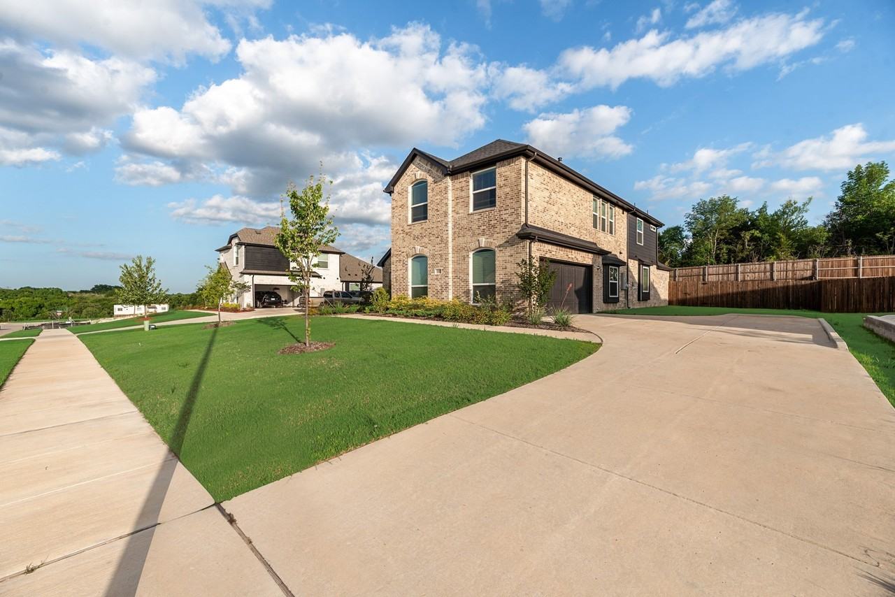 1112 E Hidden Lakes Dr - Photo 4 of 31