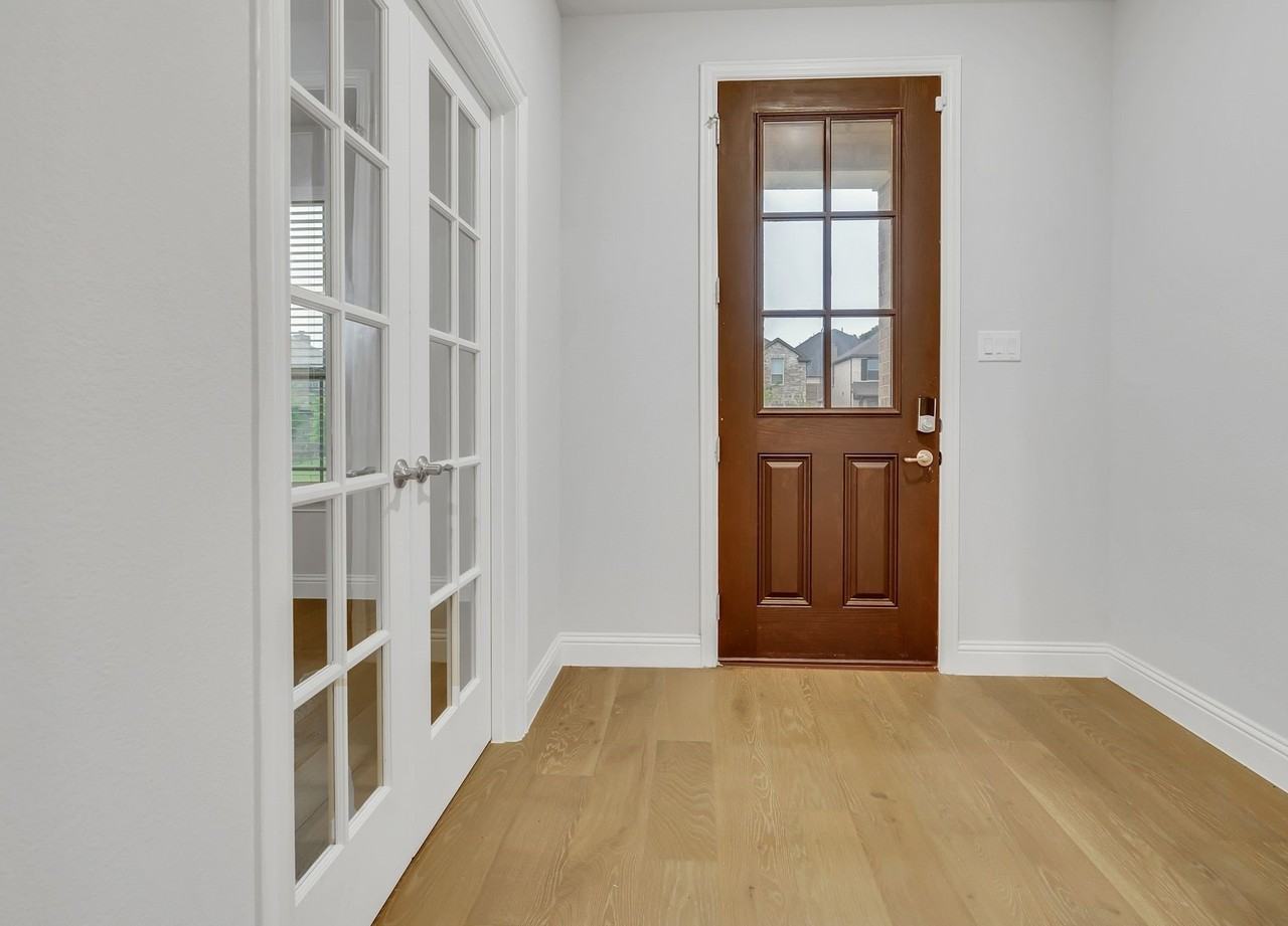 4857 Purlieu Dr - Photo 4 of 39