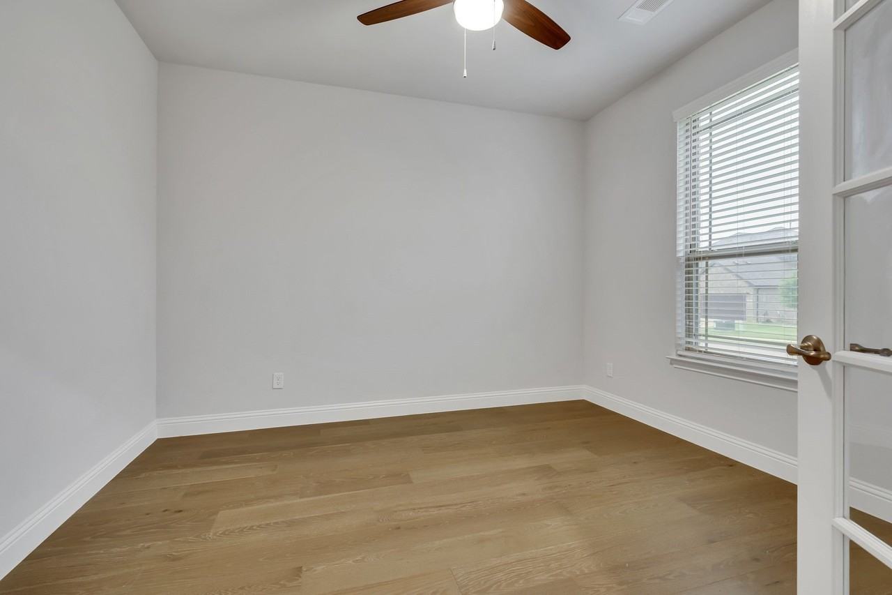 4857 Purlieu Dr - Photo 5 of 39