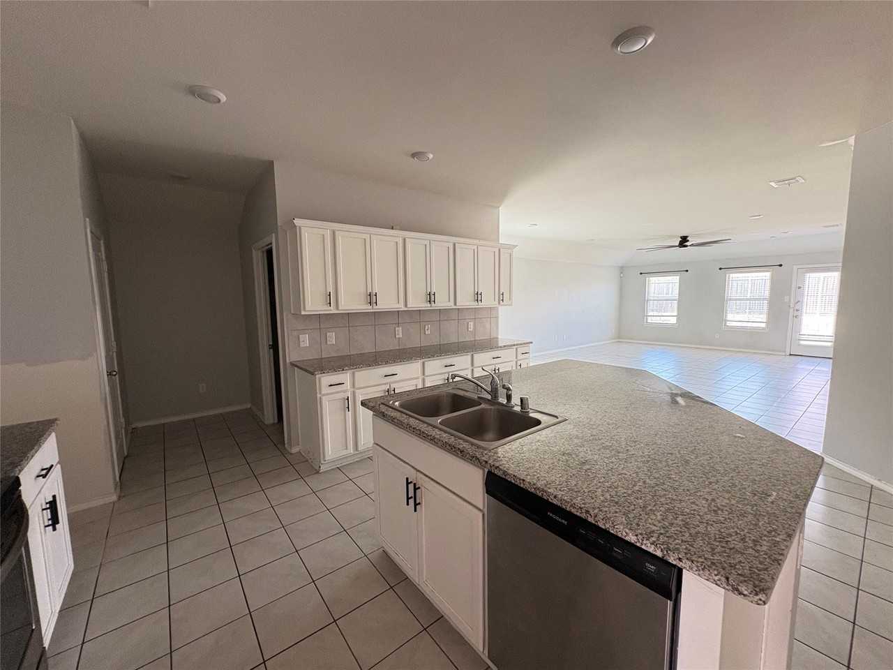 215 Woodland St - Photo 2 of 13