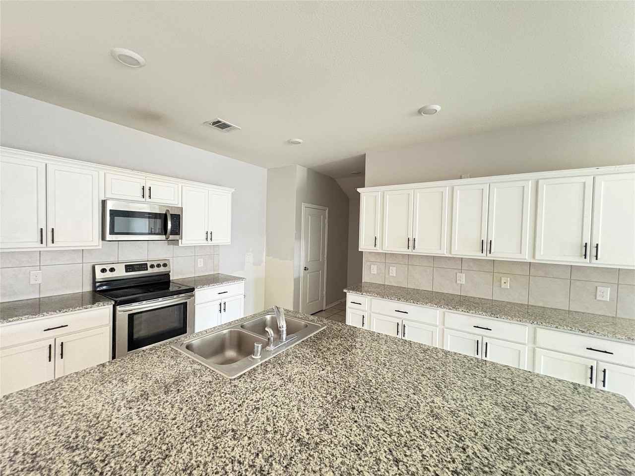 215 Woodland St - Photo 3 of 13