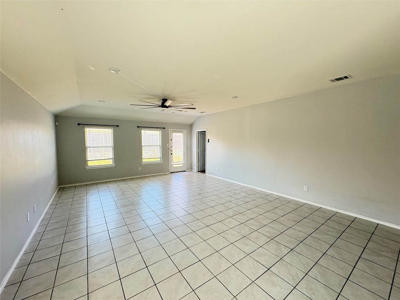 215 Woodland St - Photo 5 of 13