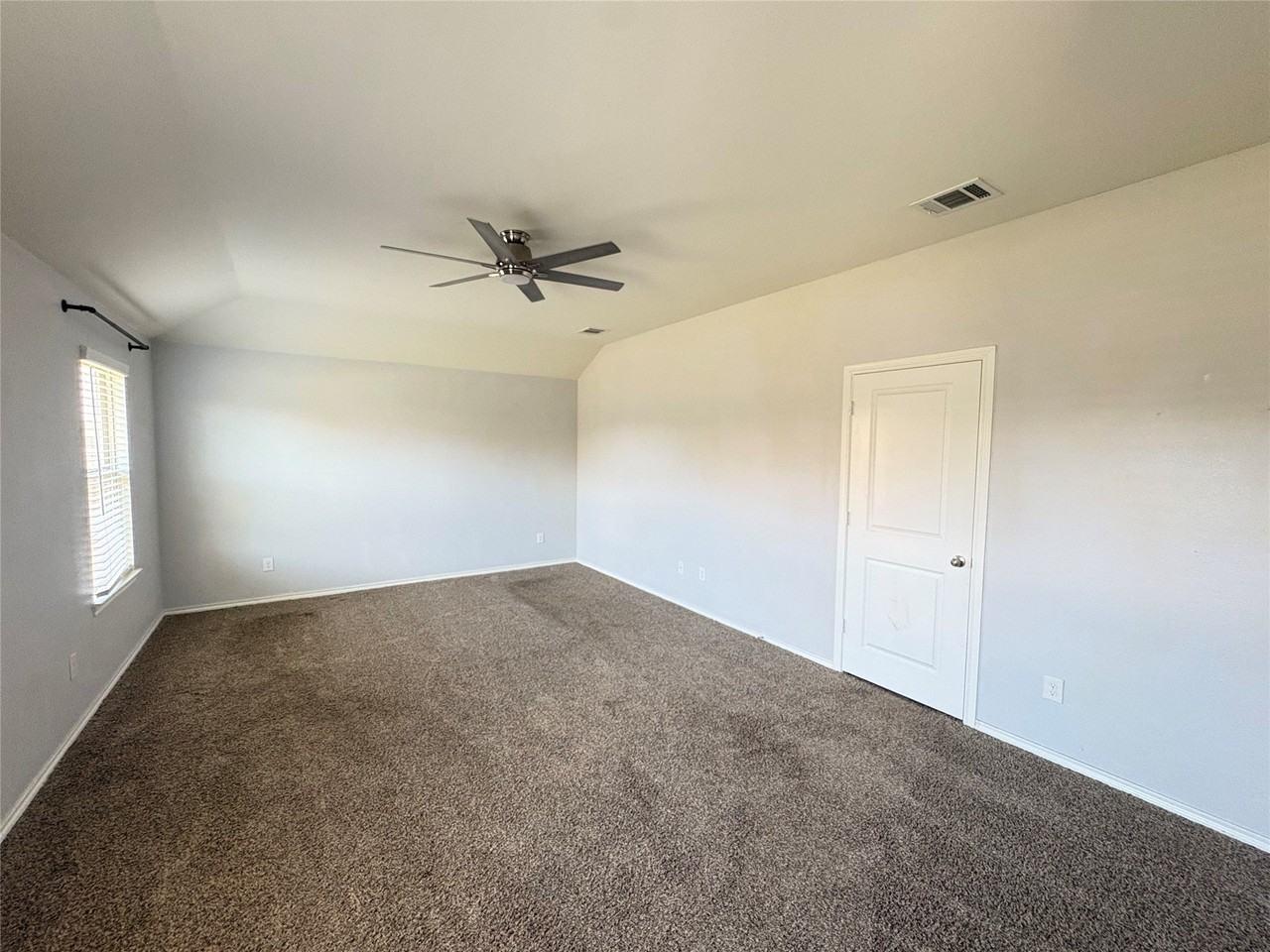 215 Woodland St - Photo 6 of 13