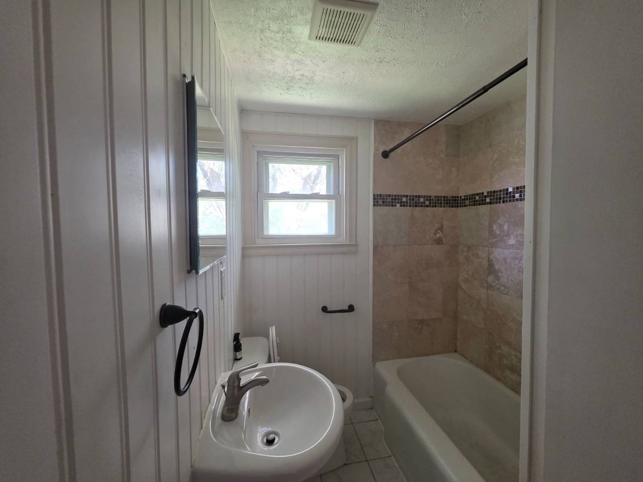 6910 Buckley Rd - Photo 3 of 12