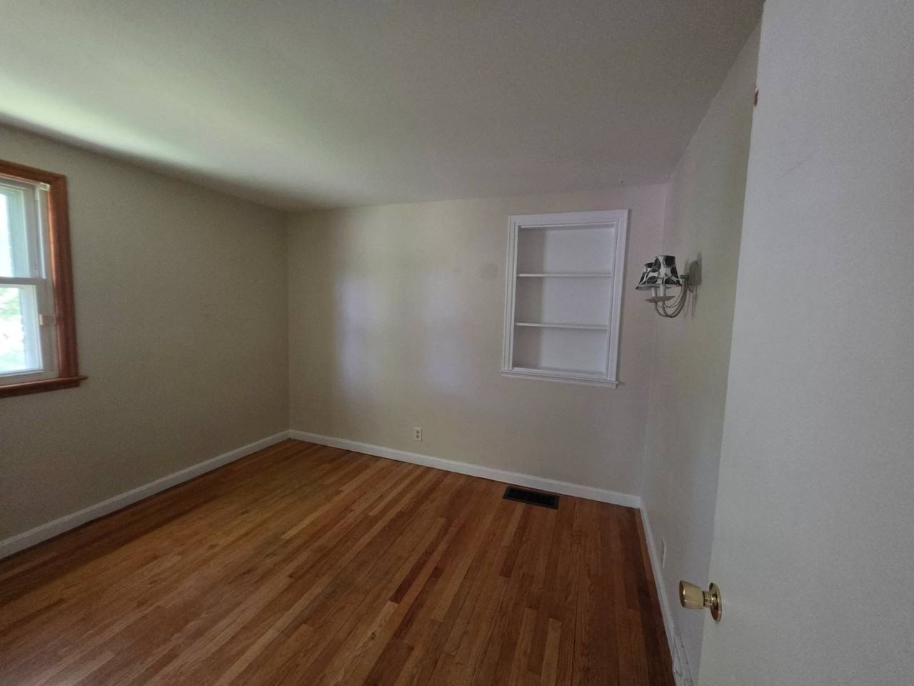 6910 Buckley Rd - Photo 6 of 12