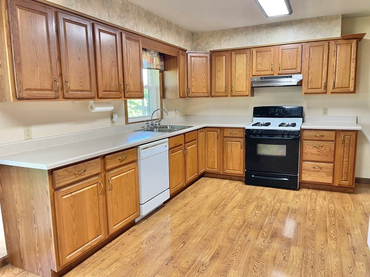 9450 Singleton Rd - Photo 5 of 23