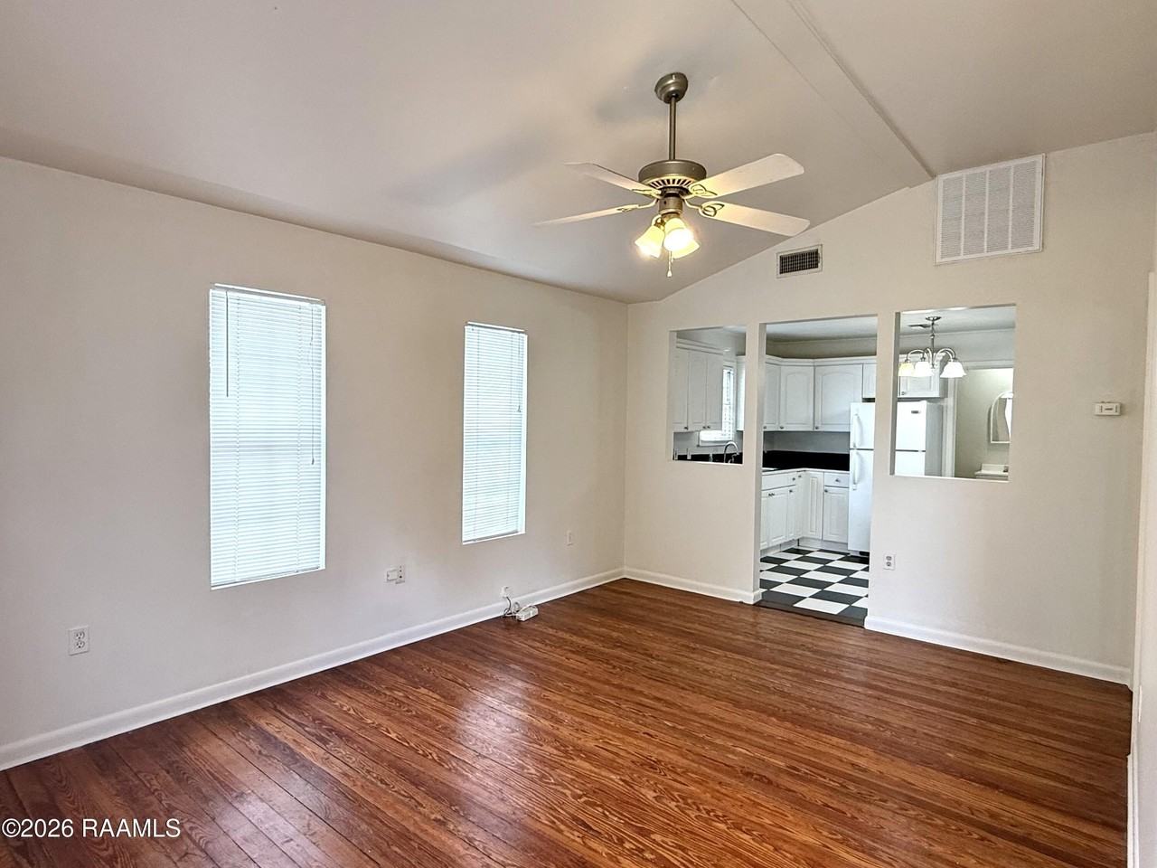 305 General Mouton Ave #B - Photo 4 of 17