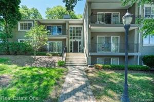 featured image of 1113 N Old Woodward Ave #38