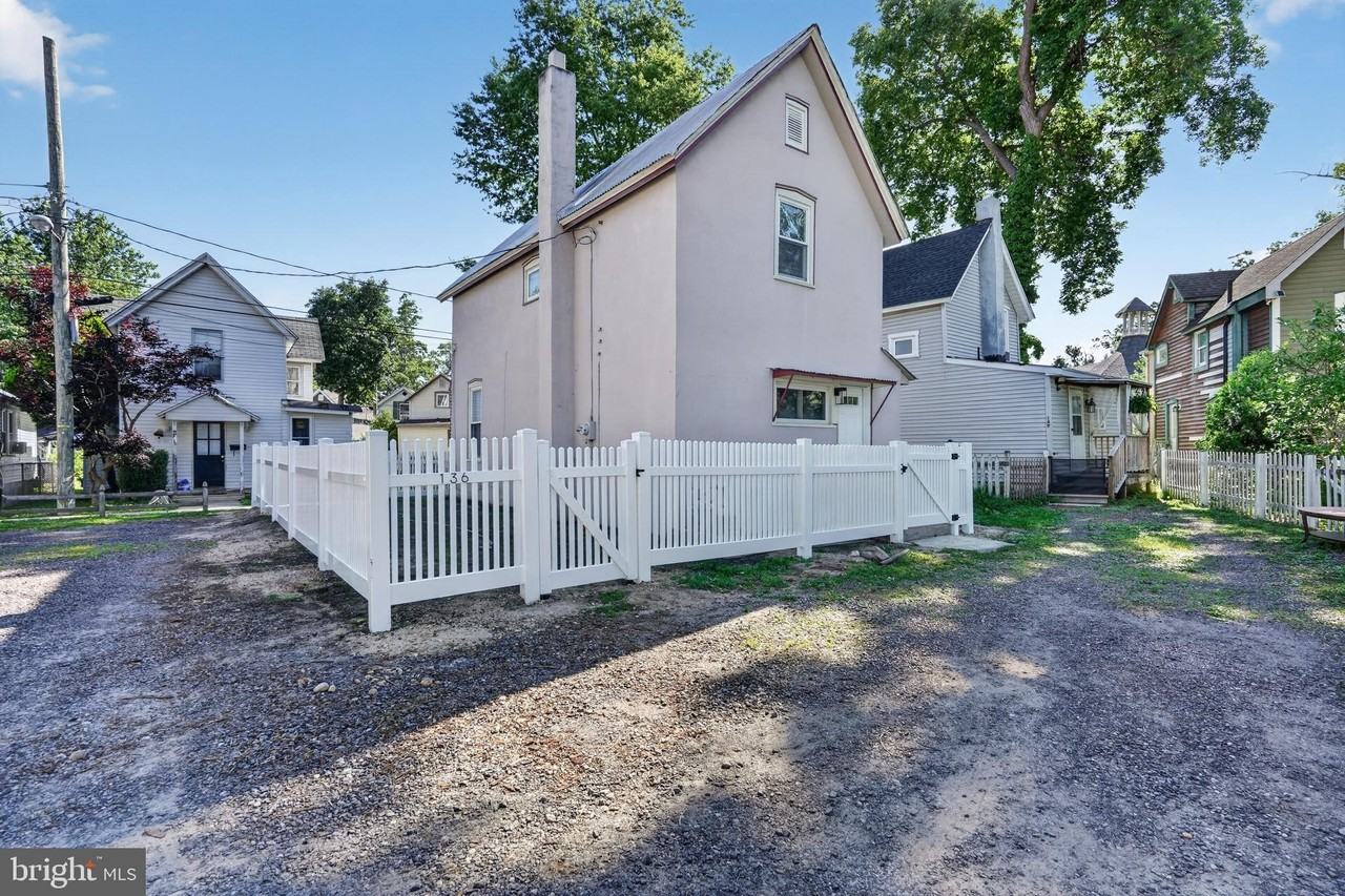 136 5th Ave - Photo 2 of 31