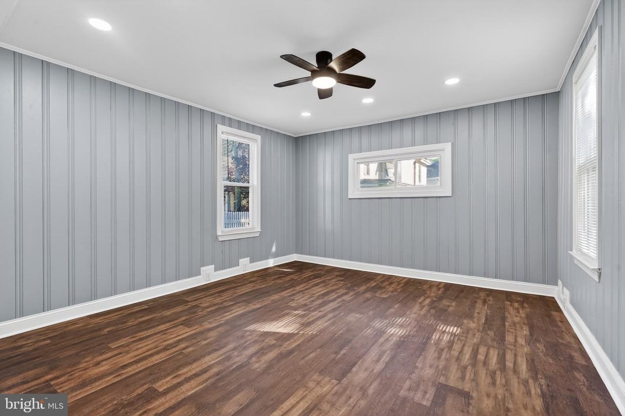136 5th Ave - Photo 4 of 31