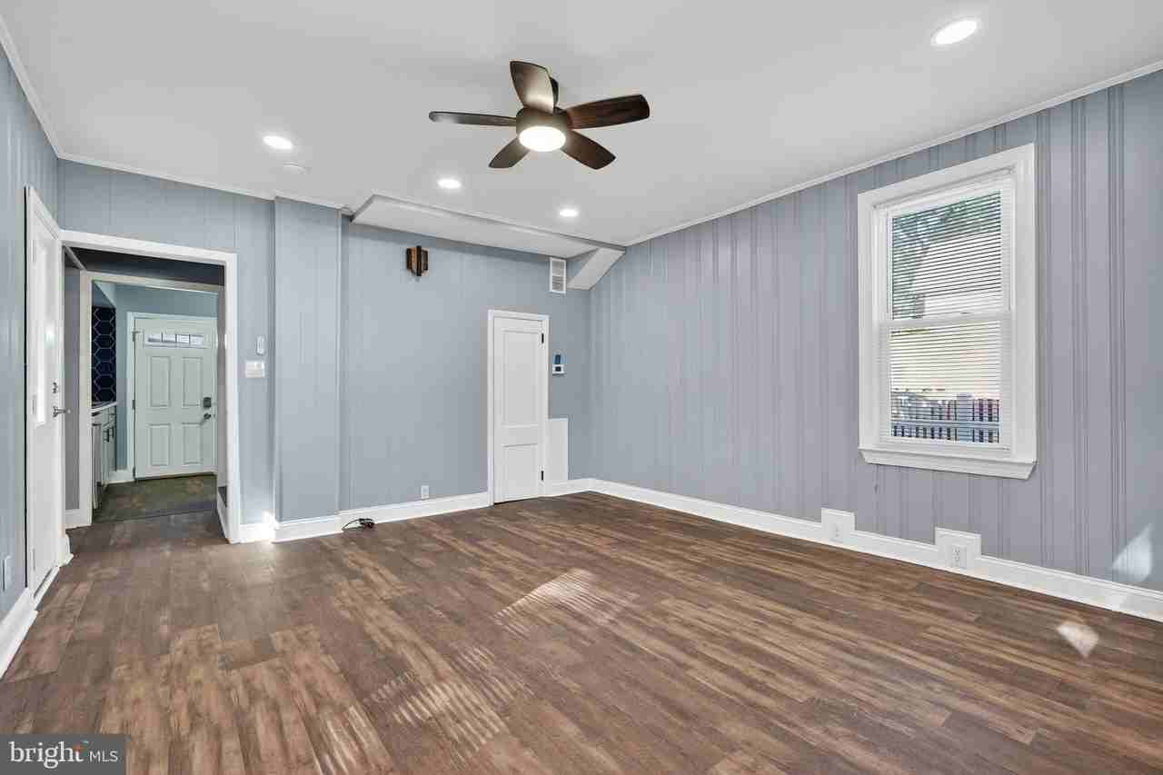136 5th Ave - Photo 5 of 31