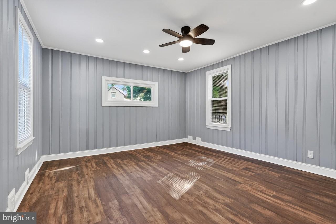 136 5th Ave - Photo 7 of 31